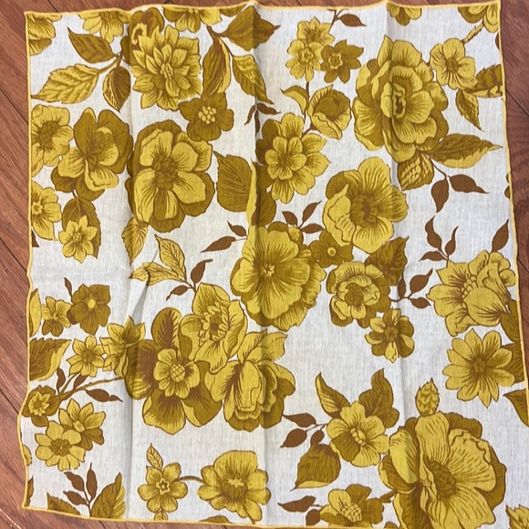 Vintage Table Napkins- Cream with Yellow and Gold Floral Print - Set of 6 - Picture 2 of 6
